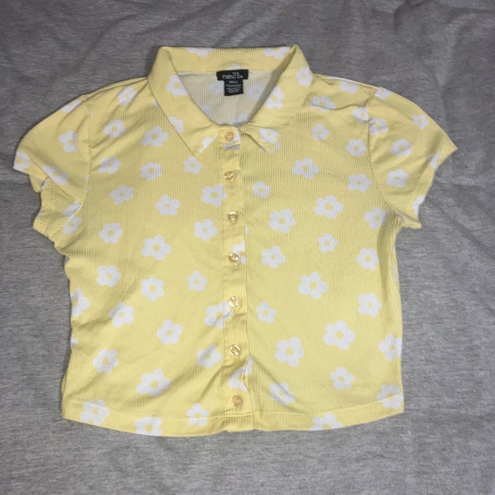 yellow daisy crop top